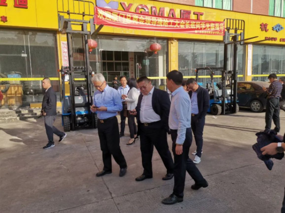 情暖永新昌丨熱烈歡迎廈門總商會舉辦的哈工大會長班同學(xué)光臨廈門永新昌參觀指導(dǎo)。