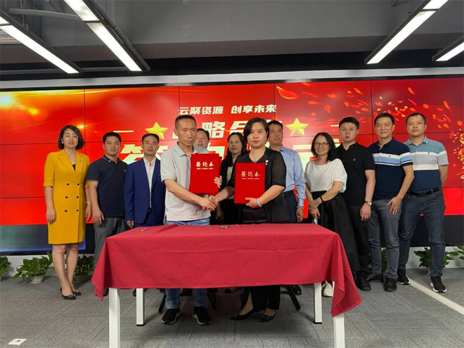 永新昌與云倉(cāng)配，舉行隆重戰(zhàn)略合作簽約儀式。強(qiáng)強(qiáng)聯(lián)手，合作共贏